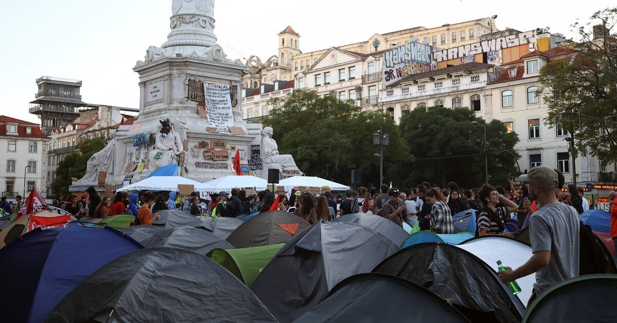 Manifestantes pelo direito à moradia em Portugal voltam às praças e prometem continuar pressão