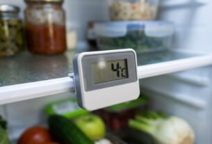 Manter a geladeira fechada durante uma falta de energia ajuda a conservar os alimentos, mas há um limite: autoridades americanas apontam cerca de 4 horas.