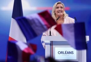 Marine Le Pen lança candidatura à presidência da França em meio a onda de protestos