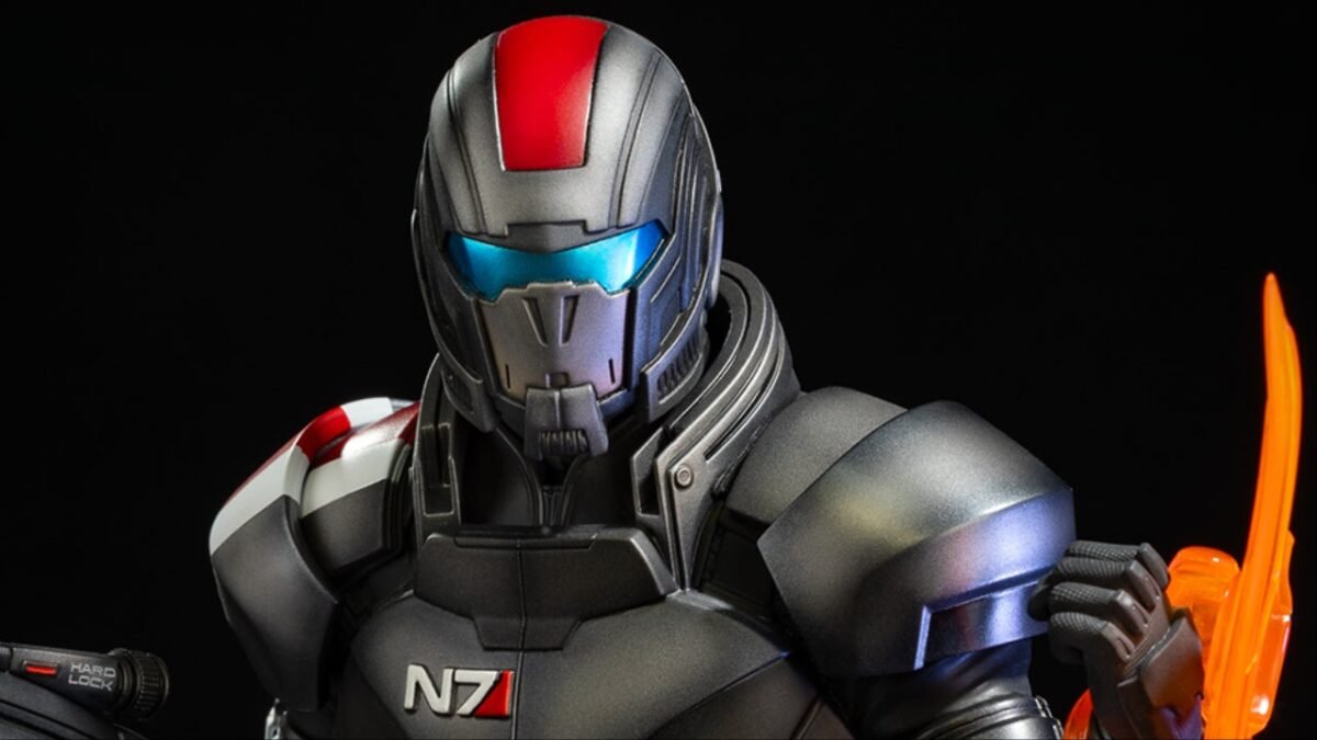 Mass Effect: Commander John Shepard 1:6 Scale Statue - Photo Gallery
