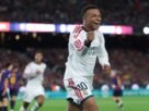 Mbappé marca dois e Real Madrid acaba com a invencibilidade do Barça no Espanhol