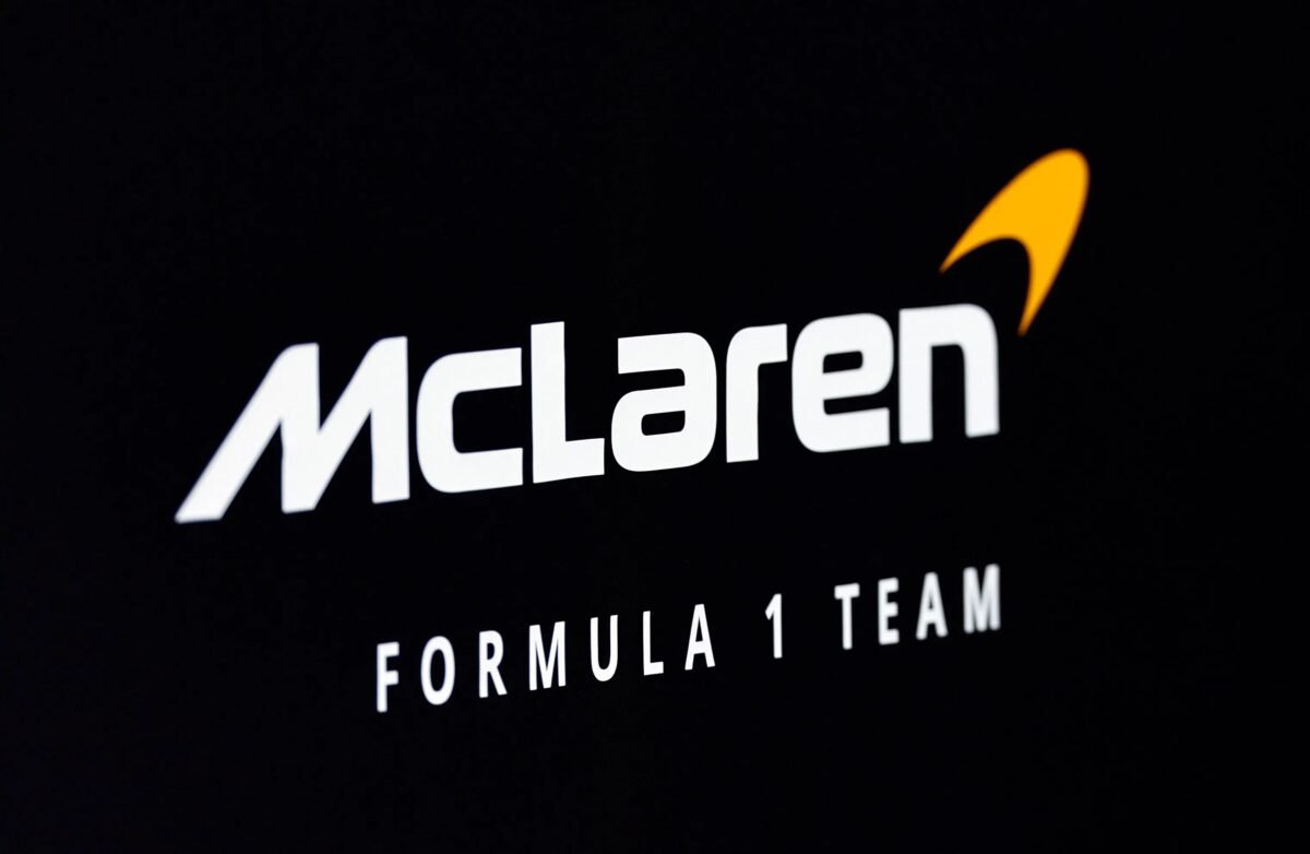 McLaren vai vender cinco carros de F1 pilotados por campeões – e um por Brad Pitt