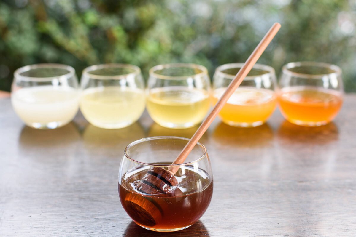 Mel de abelha nativa, que pode lembrar até aroma de abacaxi, estará no Folha Gourmet Festival