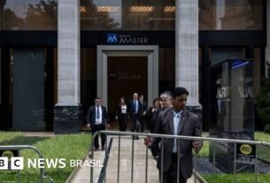 Mensagens de Vorcaro mostram comparação entre banqueiro e Jeffrey Epstein: 'Jeff tá amador demais'