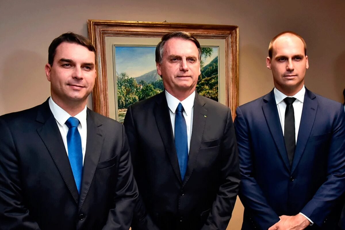 'Meu irmão não será chanceler', diz Flávio sobre papel de Eduardo em eventual governo