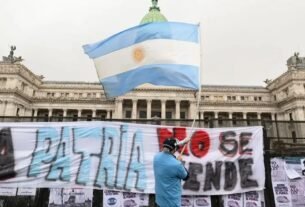 Milei lança plano para demitir 21 mil servidores na Argentina