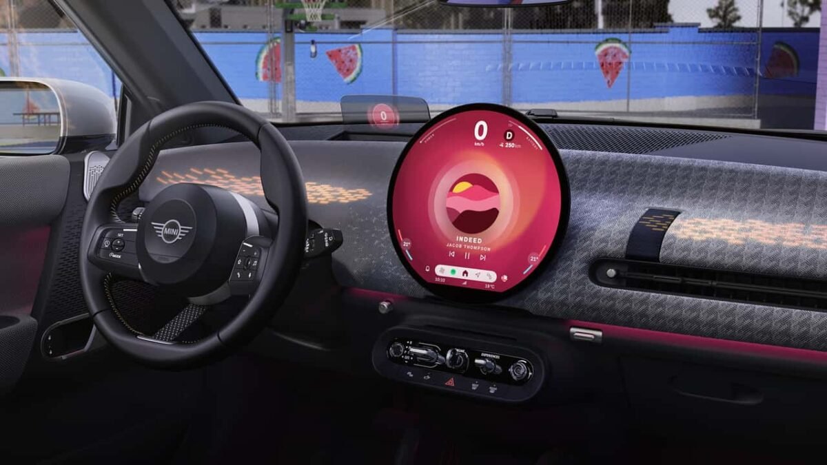 Mini Won't Give Up Its Round Screens, Even If They're Hard To Use