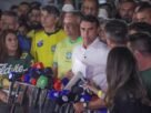 Moraes manda Flávio entregar passaporte e o proíbe de deixar o país