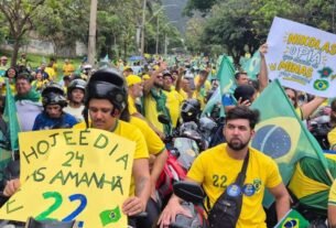 "Motociata do 22" reúne apoiadores na Praça do Papa, em BH