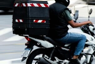 Motociclista é morto com quatro tiros na cabeça durante entrega em BH