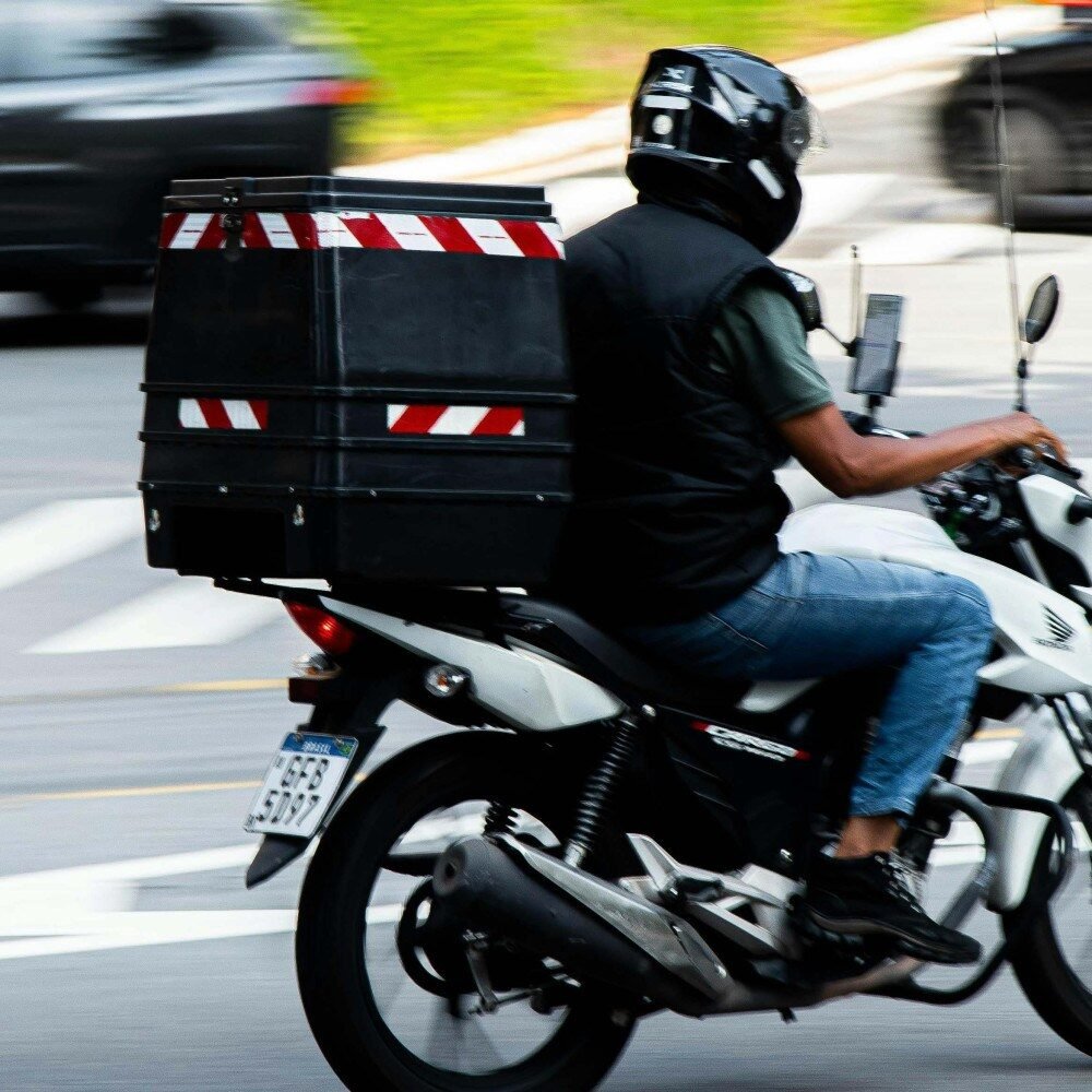 Motociclista é morto com quatro tiros na cabeça durante entrega em BH
