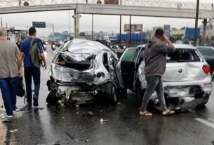 Motorista infarta e engavetamento de 20 veículos deixa feridos no Rio