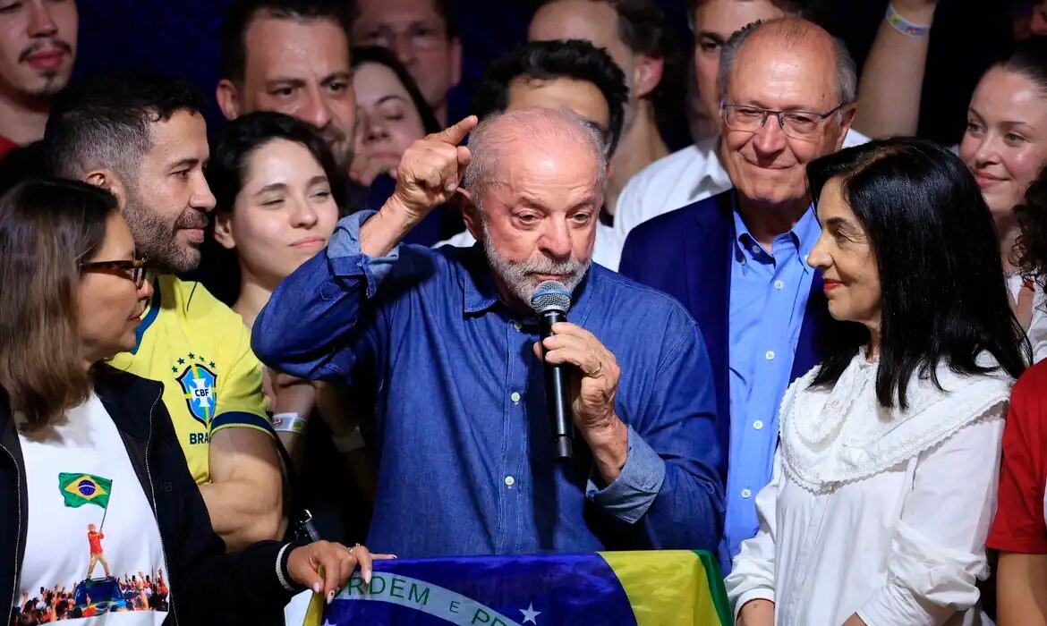 Motta e Alcolumbre, líderes do Congresso Nacional, parabenizam Lula
