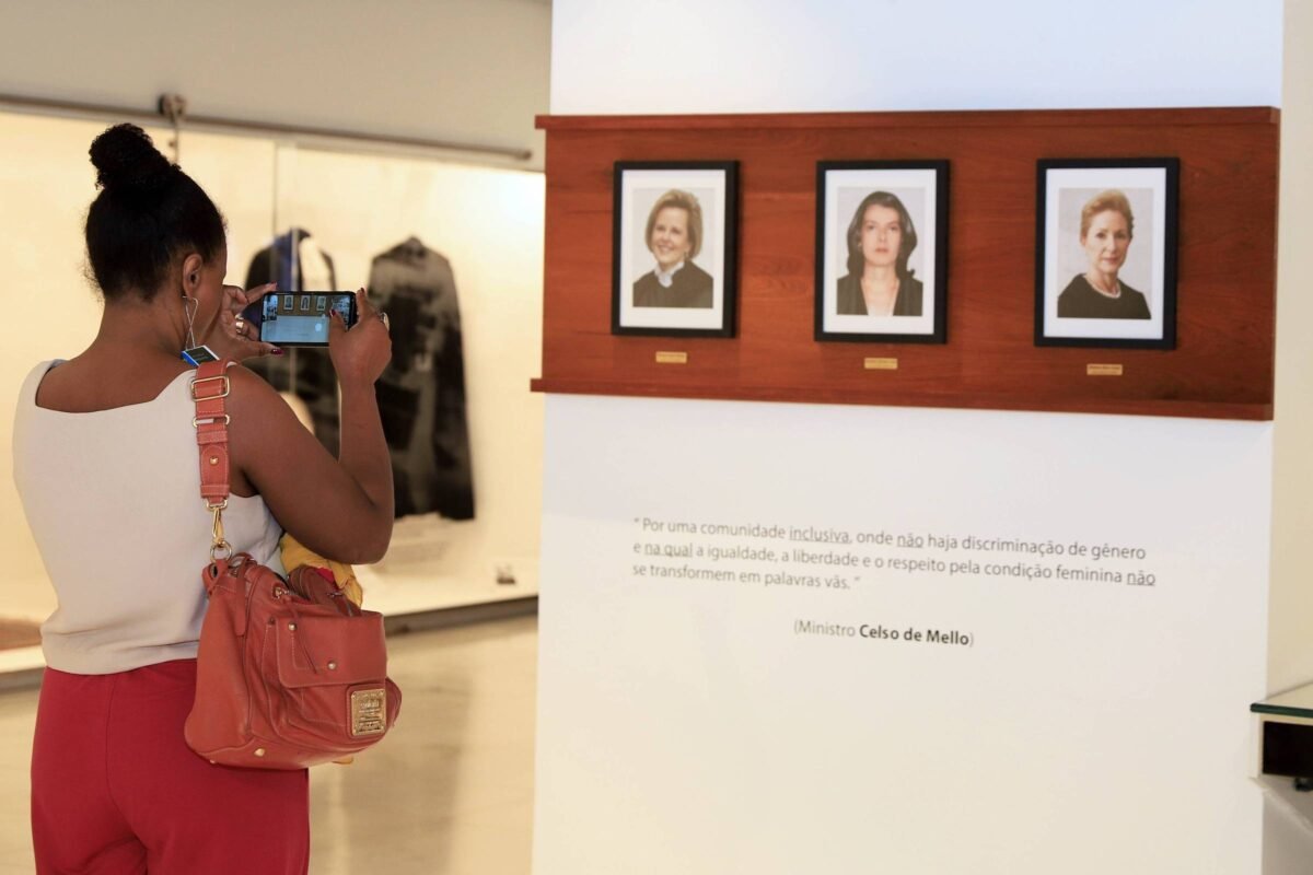 Mulheres pressionam Lula por indicação inédita de ministra negra ao STF