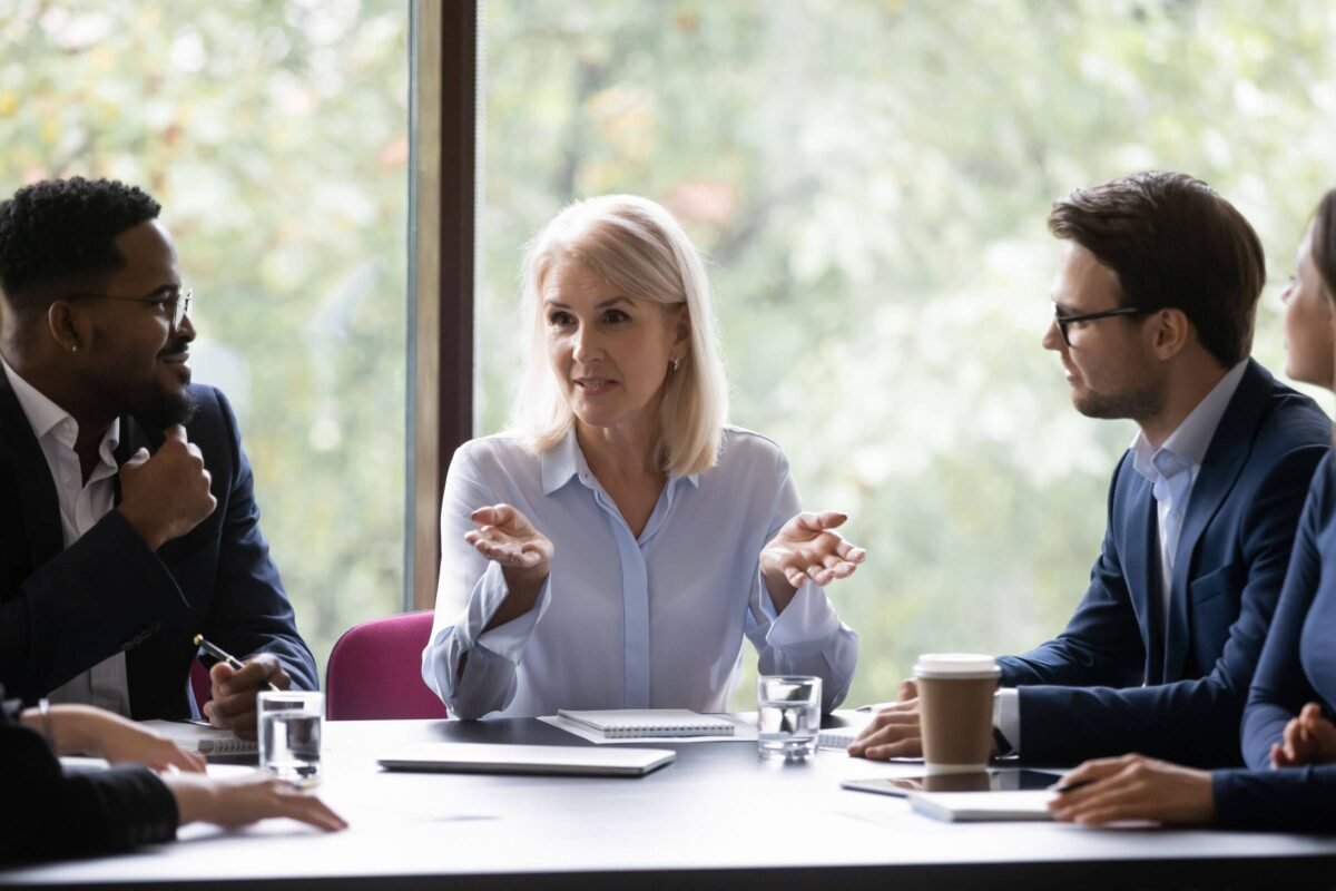 Mulheres temem mais admitir erros quando homens são maioria na empresa