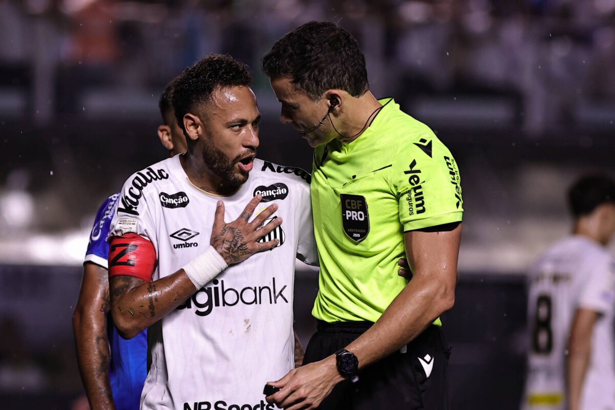 Neymar é expulso por Lei Vini Jr. após discussão com meia do Bahia