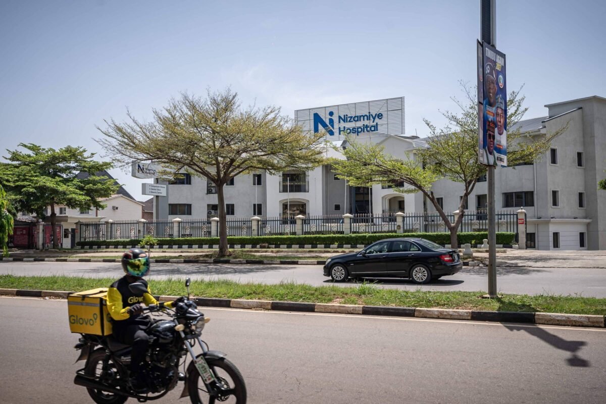 Nigéria rastreia contatos após caso de ebola ficar 17 dias sem isolamento