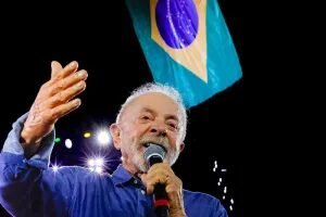 No Paraná, lideranças tradicionais e ex-ministro de Collor apoiam Lula no 2º turno