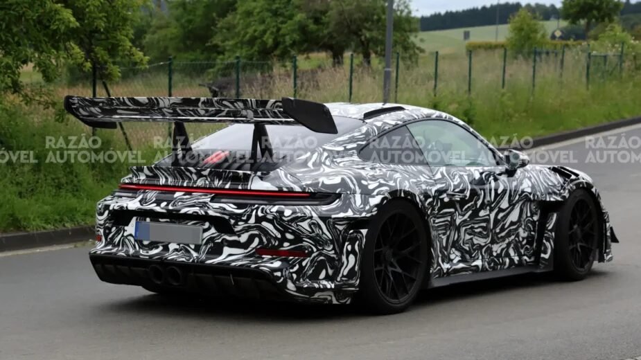 Novo Porsche 911 GT3 RS poderá encerrar tradição com mais de 20 anos