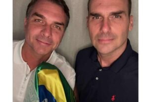 O plano de Flávio Bolsonaro para não se tornar um "novo Eduardo" nos EUA