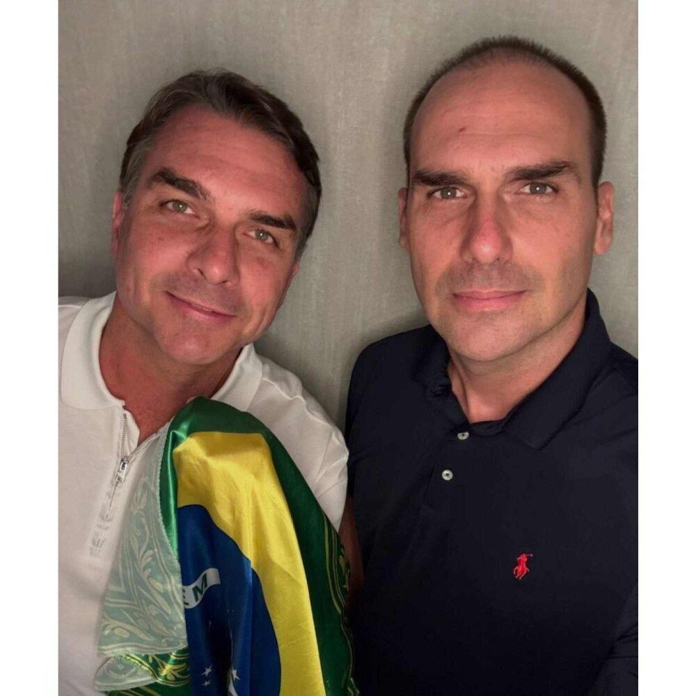O plano de Flávio Bolsonaro para não se tornar um "novo Eduardo" nos EUA