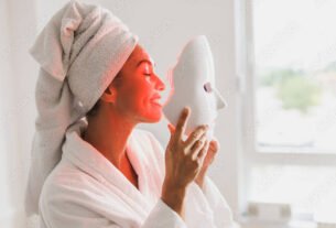 O que você precisa saber antes de usar máscaras de LED na rotina de skincare