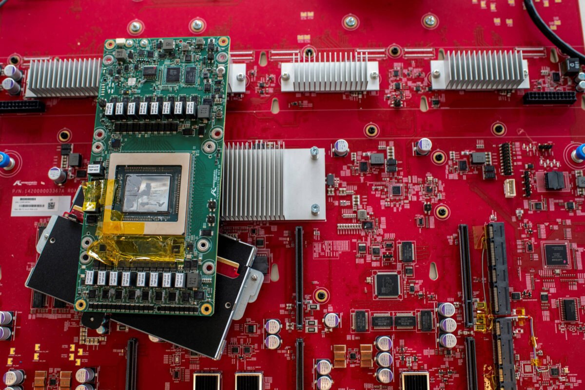 OpenAI deve fechar acordo para comprar chips do Google, diz site