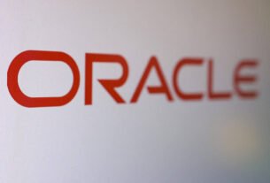 Oracle sobe 12% após prever retorno mais rápido de aposta em IA