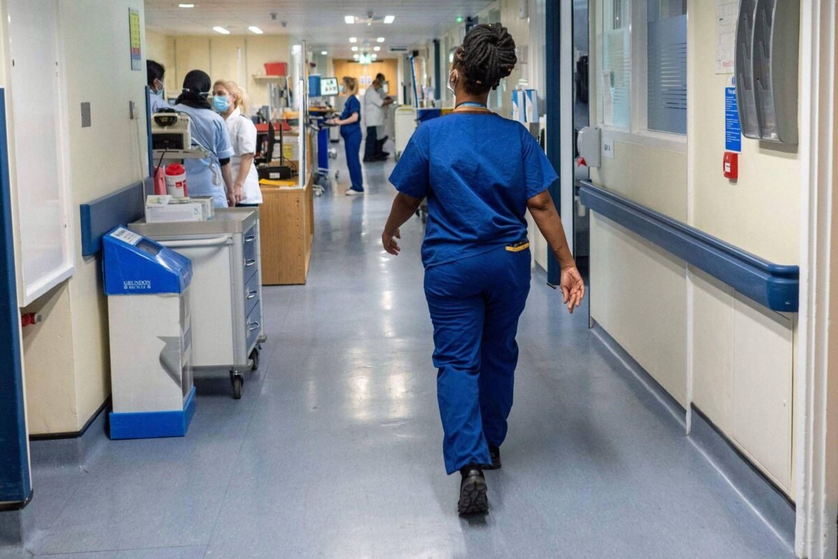 Os desafios do SUS e o que crise do sistema de saúde britânico pode ensinar: 'No Brasil, tudo ainda é muito focado no médico como autoridade final'
