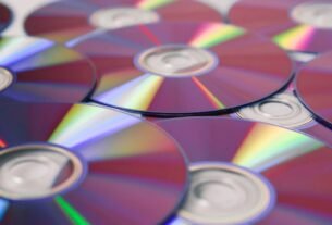 Pai do PlayStation apoia fim dos discos e diz que revolta dos fãs é 'questão de mentalidade'