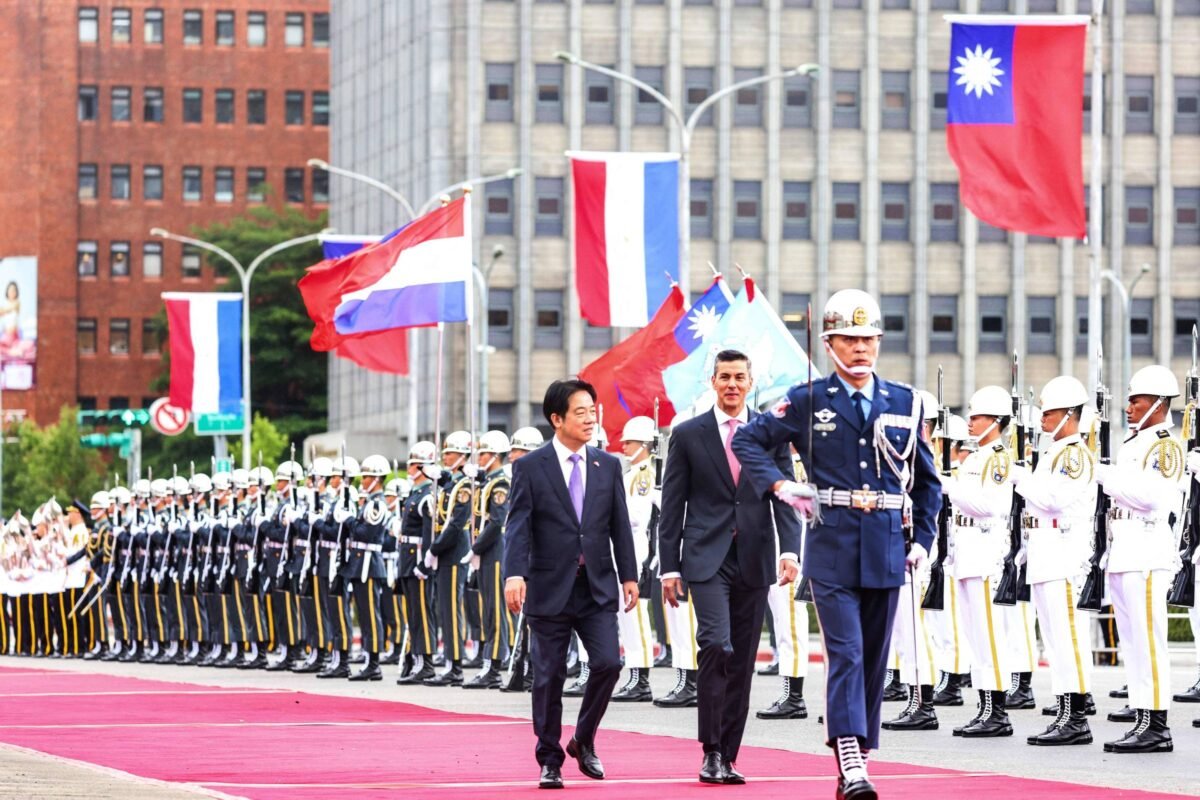 Paraguai desafia China ao manter elo com Taiwan e paga preço tecnológico