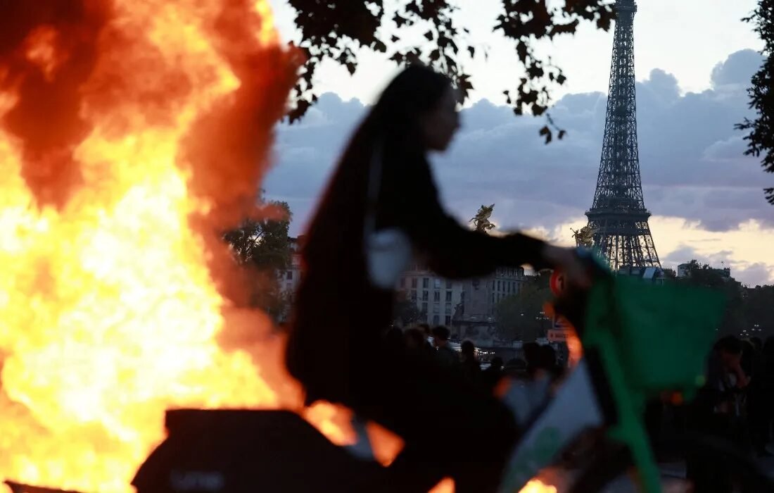 Paris impõe restrições de circulação na Champs-Élysées, Arco do Triunfo e Notre-Dame