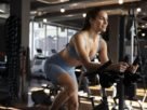 Pedalar ao ar livre e na bicicleta ergométrica oferecem os mesmos estímulos?
