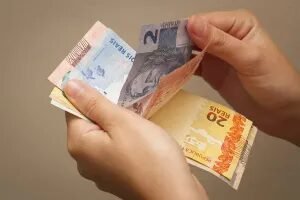 Pesquisa Quaest mostra que 69% dos brasileiros dizem que renda aumentou no último ano