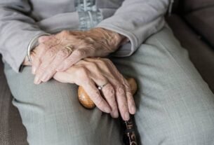 Pesquisadoras brasileiras investigam relação entre violência e risco de demência em mulheres