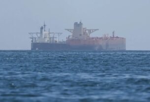 Petróleo cai conforme negociações EUA-Irã ofuscam possíveis futuros ataques
