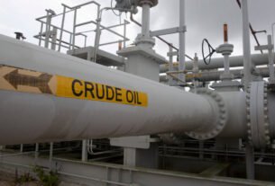 Petróleo volta a subir e ultrapassa US$ 114 pela primeira vez desde maio