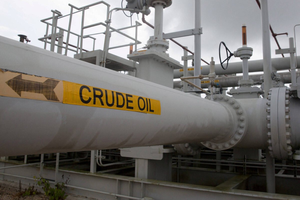 Petróleo volta a subir e ultrapassa US$ 114 pela primeira vez desde maio