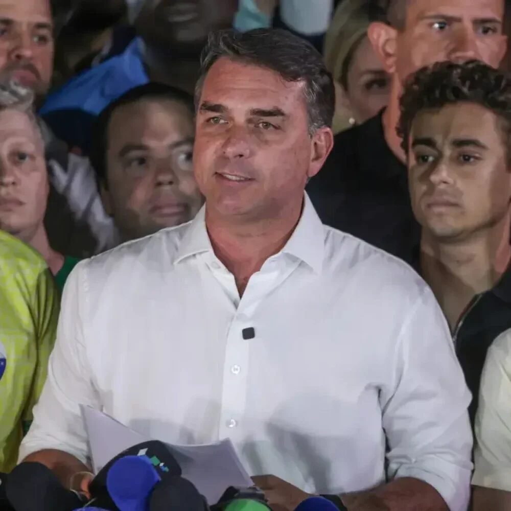 PF cancela passaportes de Flávio Bolsonaro