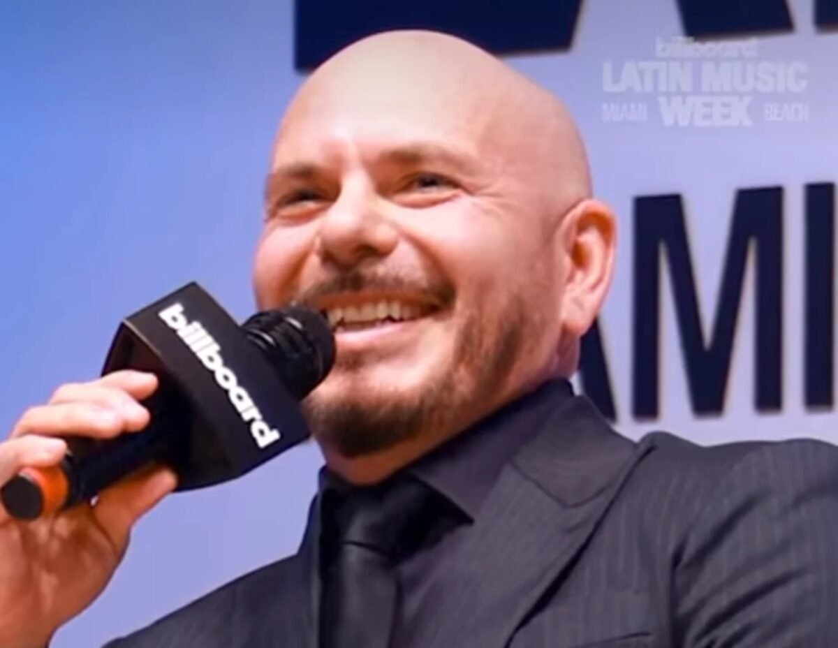 Pitbull anuncia que virá ao Brasil para show em fevereiro de 2027