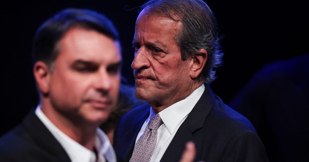 PL, partido de Flávio Bolsonaro, reconhece resultado da eleição que deu vitória a Lula