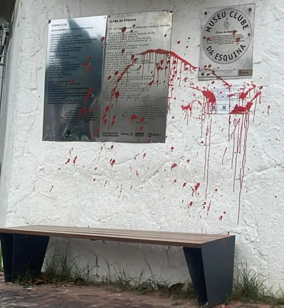 Placa que homenageia o Clube da Esquina é depredada em Minas Gerais