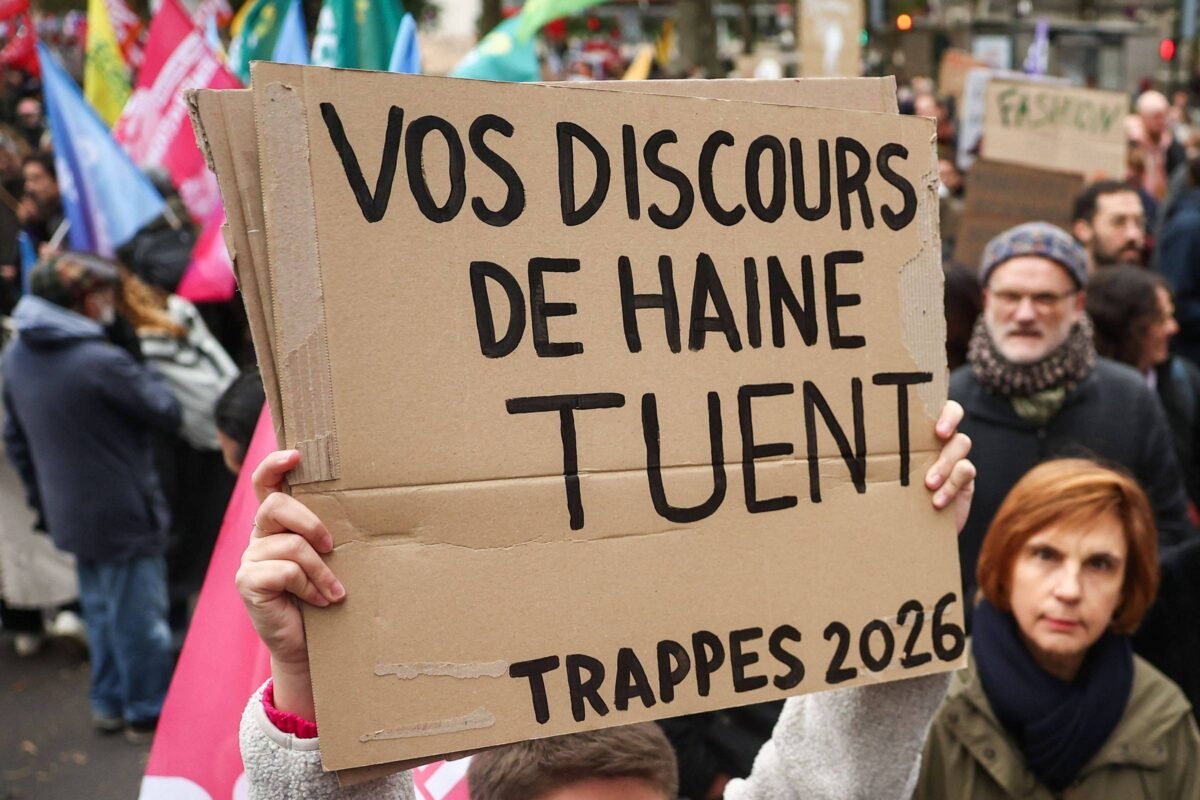 Polícia encontra 'Mein Kampf', de Hitler, na residência de atirador na França