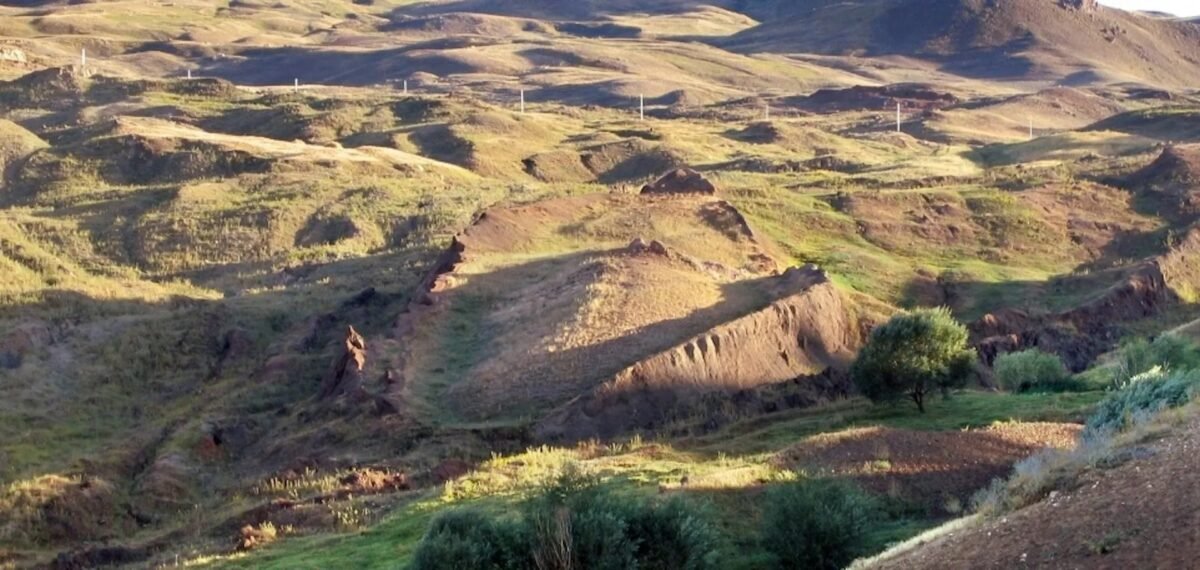 Por que pessoas ainda procuram a Arca de Noé em uma formação rochosa natural na Turquia