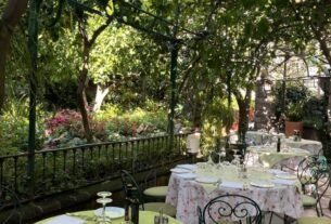 Por trás do restaurante mais antigo de Sorrento, na Itália