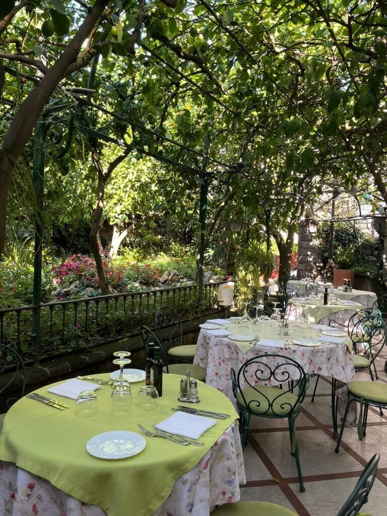 Por trás do restaurante mais antigo de Sorrento, na Itália