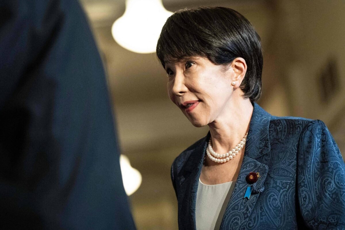 Primeira-ministra do Japão gera polêmica ao dizer que usa pelo menos 3 horas cuidando de maquiagem e tarefas domésticas