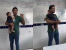 Professor segura bebê de aluna no colo para ela não perder a aula, na Paraíba; vídeo
