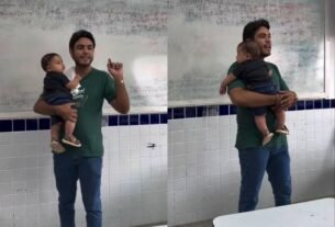 Professor segura bebê de aluna no colo para ela não perder a aula, na Paraíba; vídeo