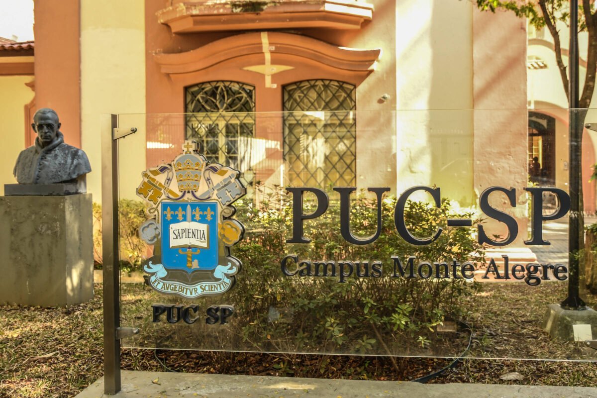 PUC-SP e Mackenzie reduzem oferta de bolsas a calouros desde 2022